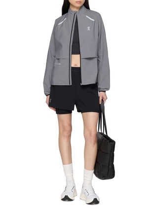 模特儿示范图 - 点击放大 - ON - Lumos Weather Jacket