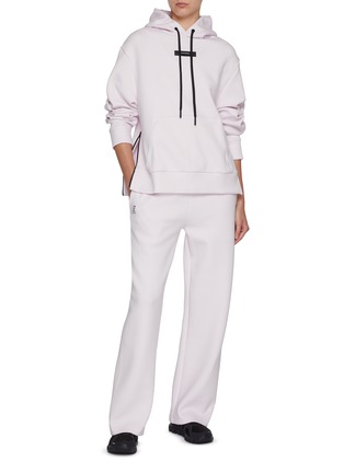 模特儿示范图 - 点击放大 - ON - Focus Tech Hoodie