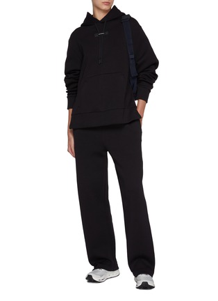 模特儿示范图 - 点击放大 - ON - Focus Tech Hoodie