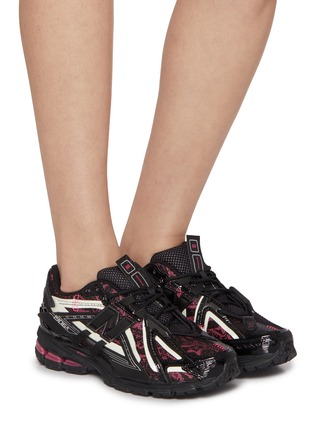 模特儿示范图 - 点击放大 - NEW BALANCE - 1906A Unisex Sneakers