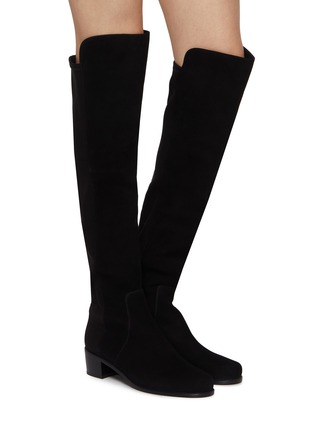模特儿示范图 - 点击放大 - STUART WEITZMAN - Reserve 40 Suede Tall Boots