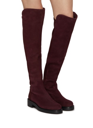 模特儿示范图 - 点击放大 - STUART WEITZMAN - Celia 50 Suede Tall Boots