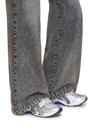 模特儿示范图 - 点击放大 - ASICS - x Invincible GEL-NIMBUS 10.1 Men's Sneakers