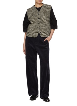 模特儿示范图 - 点击放大 - BARENA - Boxy Tailored Wool Gilet