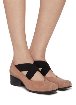 模特儿示范图 - 点击放大 - UMA WANG - 45 Crisscross Elastic Band Leather Ballerina Pumps