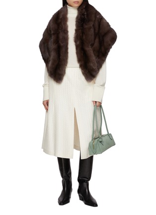 模特儿示范图 - 点击放大 - CHEVITE - Sable Fur Cape