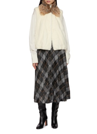 模特儿示范图 - 点击放大 - CHEVITE - Embellished Neck Mink Fur Vest