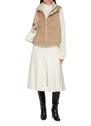 模特儿示范图 - 点击放大 - CHEVITE - Reversible High Neck Mink Rex Fur Cashere Vest