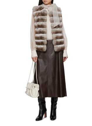 模特儿示范图 - 点击放大 - CHEVITE - Round Neck Chinchilla Fur Vest