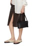 模特儿示范图 - 点击放大 - JOY GRYSON - Crescent Leather Shoulder Bag