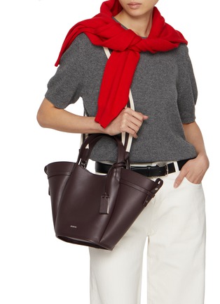 模特儿示范图 - 点击放大 - JOY GRYSON - Medium Vase Leather Shopper Bag