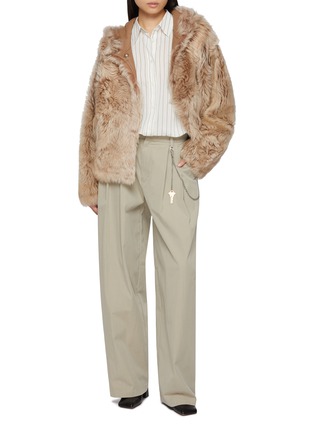 模特儿示范图 - 点击放大 - YVES SALOMON - Curly Shearling Hooded Jacket
