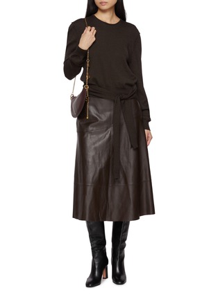 模特儿示范图 - 点击放大 - YVES SALOMON - Flared Leather Midi Skirt
