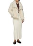 模特儿示范图 - 点击放大 - YVES SALOMON - Curly Shearling Shawl Collar Jacket