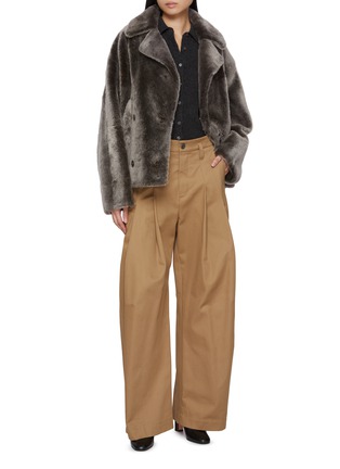 模特儿示范图 - 点击放大 - YVES SALOMON - Shearling Pea Jacket
