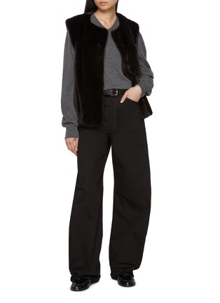 模特儿示范图 - 点击放大 - YVES SALOMON - Round Neck Mink Fur Gilet
