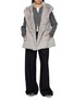 模特儿示范图 - 点击放大 - YVES SALOMON - Rex Fur Trim Light Puffer Gilet