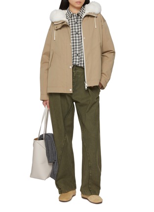 模特儿示范图 - 点击放大 - YVES SALOMON - Rabbit Fur Trim Hooded Parka Jacket
