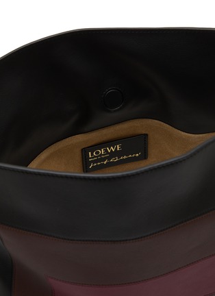 细节 - 点击放大 - LOEWE - x JOSEPH ALBERS 中号 FLAMENCO 皮革手拿包