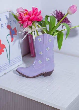 细节 –点击放大 - DOIY - Rodeo Cowboy Boot Vase — Lilac