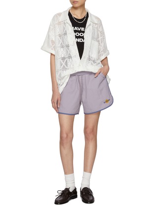 模特儿示范图 - 点击放大 - SUNDAYFRUITMARKET - Holiday Crochet Cotton Knit Shirt