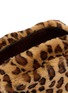 细节 –点击放大 - FJOLLA - Small Faux Fur Zippered Toiletry Pouch — Brown Leopard