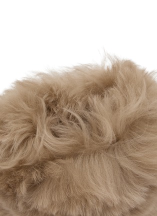 细节 –点击放大 - FJOLLA - Shearling Crossbody Bag