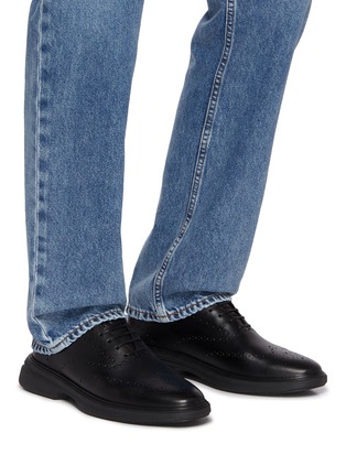 模特儿示范图 - 点击放大 - COLE HAAN - ØriginalGrand Cityspectre Wingtip Leather Oxfords