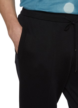  - J∞QUALITY  - Elasticated Centre Press Cashmere Silk Jogger Pants
