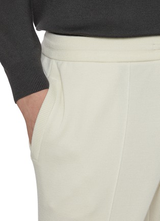  - J∞QUALITY  - Elasticated Centre Press Cashmere Silk Jogger Pants