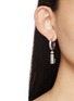 正面 -点击放大 - ANN DEMEULEMEESTER - Foka Key Silver Earrings