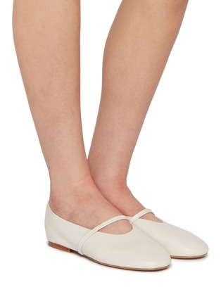 模特儿示范图 - 点击放大 - EQUIL - Vienna Leather Mary Jane Flats