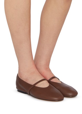 模特儿示范图 - 点击放大 - EQUIL - Vienna Leather Mary Jane Flats