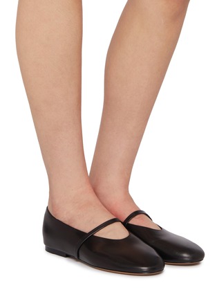 模特儿示范图 - 点击放大 - EQUIL - Vienna Leather Mary Jane Flats