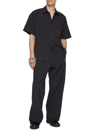 模特儿示范图 - 点击放大 - ALEXANDERWANG - Perforated Logo Tech Shirt