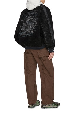 模特儿示范图 - 点击放大 - DOUBLET - Flocked Souvenir Embroidered Cotton Denim Jacket