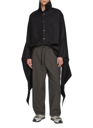 模特儿示范图 - 点击放大 - DOUBLET - Pteranodon Wing Draped Long Sleeve Cotton Shirt