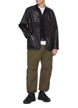 模特儿示范图 - 点击放大 - COMME DES GARÇONS HOMME - Faux Leather Patchwork Button Up Jacket