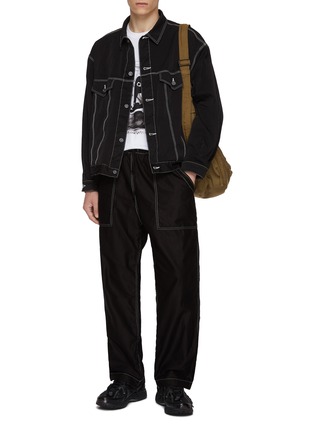 模特儿示范图 - 点击放大 - COMME DES GARÇONS HOMME - Contrast Stitch Trucker Jacket