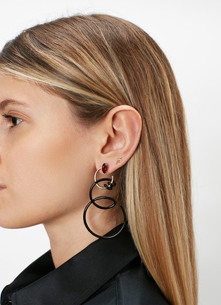 细节 - 点击放大 - BEA BONGIASCA - Double Curl Vine 9K Gold Garnet Enamel Earrings