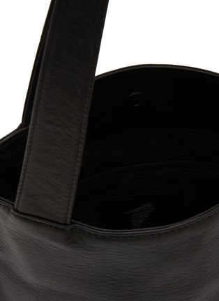 细节 - 点击放大 - DISCORD YOHJI YAMAMOTO BAGS - Small Clasp Leather Tote Bag