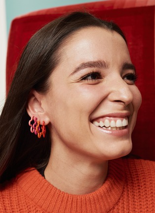 细节 - 点击放大 - BEA BONGIASCA - Two Tone Asymmetrical Flower 9K Gold Sterling Silver Enamel Earrings