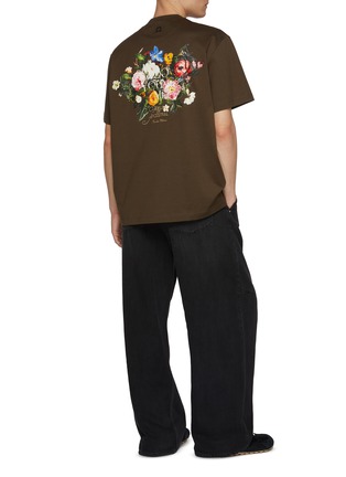 模特儿示范图 - 点击放大 - WOOYOUNGMI - 纯棉 LOGO 花卉印花 T 恤