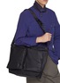 模特儿示范图 - 点击放大 - F/CE. - Recycle Twill Courier Shoulder Bag