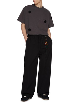 模特儿示范图 - 点击放大 - SONG FOR THE MUTE - Soft Roots Daisy Appliqué Cotton Jersey T-Shirt