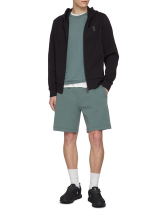 模特儿示范图 - 点击放大 - ON - Focus Tech Zip Up Hoodie