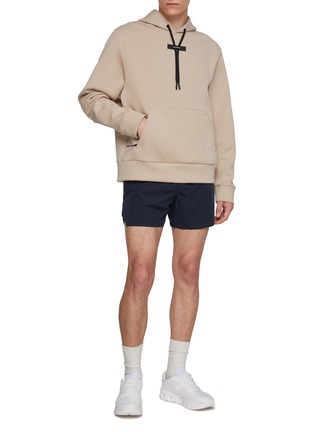 模特儿示范图 - 点击放大 - ON - Focus Tech Hoodie