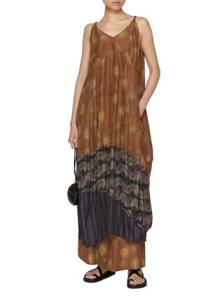 模特儿示范图 - 点击放大 - FAFAMOON - Knot Patchwork Silk Blend Maxi Dress