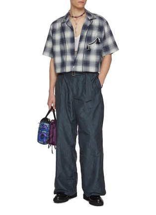 模特儿示范图 - 点击放大 - TOGA VIRILIS - Ombré Chequered Tassel Trim Cotton Shirt