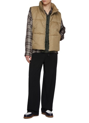 模特儿示范图 - 点击放大 - TOGA VIRILIS - Cupro Checkered Printed Shirt